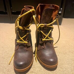Sorel wedge booties size 5.